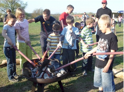 Die Fackeln werden entzündet