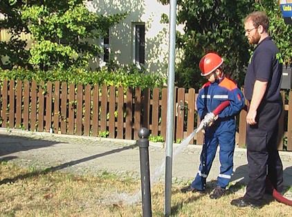 Bewässerung von Straßenbäumen durch den Förderverein der FF Bornim