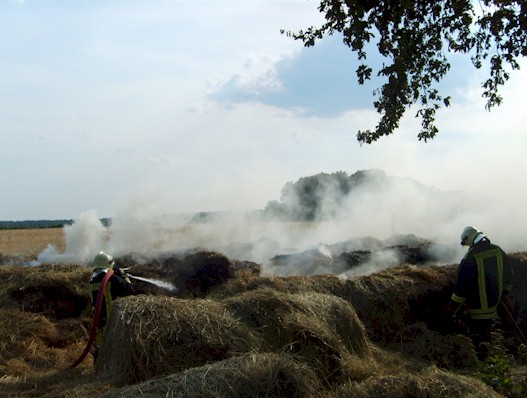 brennende Strohballen