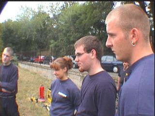 Einweisung der Kameraden kurz vor der Übung