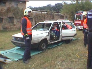 Alarmausfahrt aus dem gerätehaus Mitschurinstraße