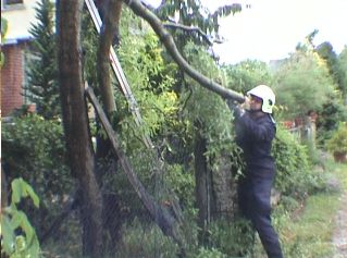 Einweisung der Kameraden kurz vor der Übung