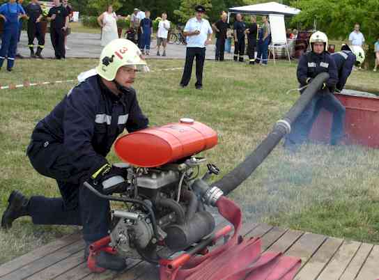 FF Bornim beim Wettkampf, anwewrfen der TS